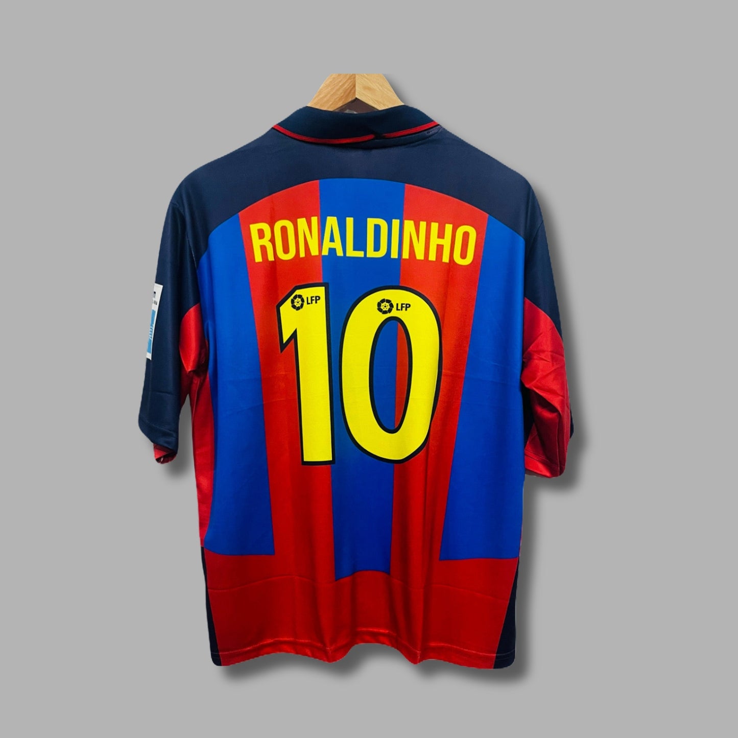Barcelona 2003/4 Home Ronaldinho Five Sleeve Collar P58 | Jersey Kada