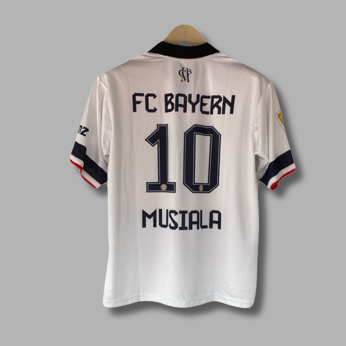 Musiala Bayern Munich Five Sleeve Collar Embroidery - P2304 | Jersey Kada